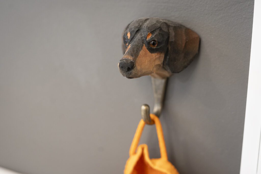 Wandaufhänger in Form eines Hundekopfes